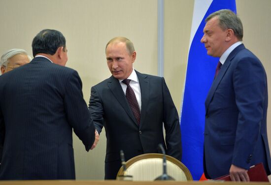 Vladimir Putin holds meeting with Nguyen Phu Trọng