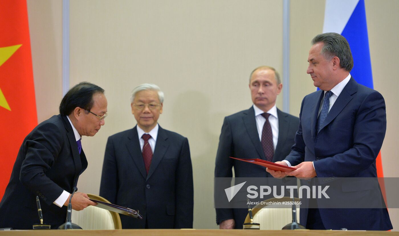 Vladimir Putin holds meeting with Nguyen Phu Trọng