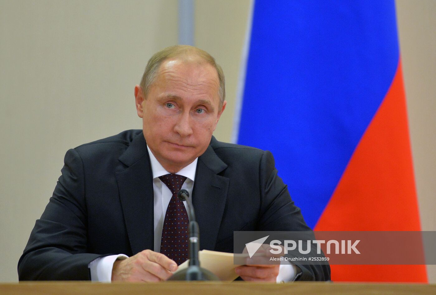 Vladimir Putin holds meeting with Nguyen Phu Trọng