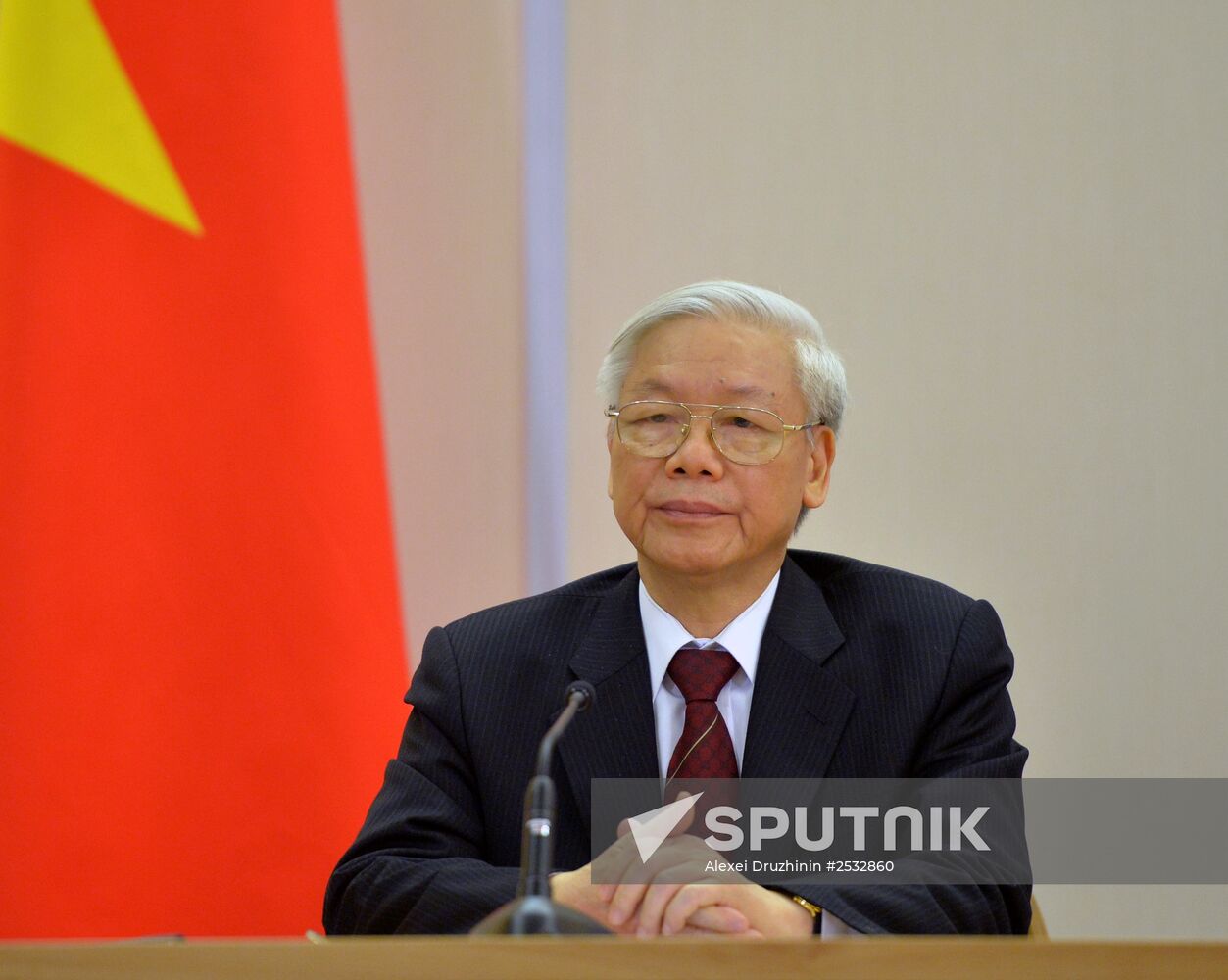 Vladimir Putin holds meeting with Nguyen Phu Trọng