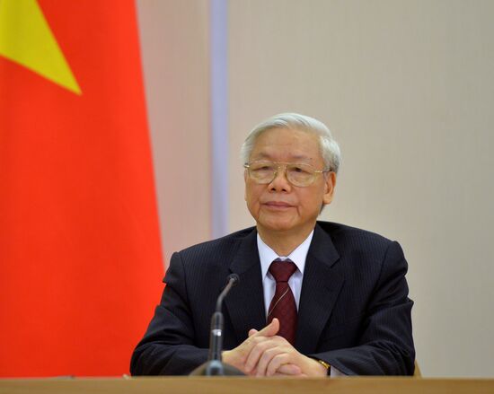 Vladimir Putin holds meeting with Nguyen Phu Trọng