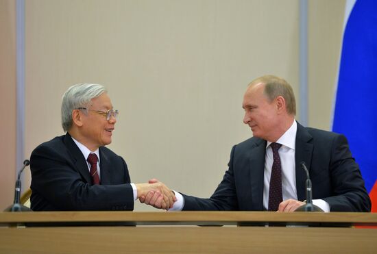 Vladimir Putin holds meeting with Nguyen Phu Trọng