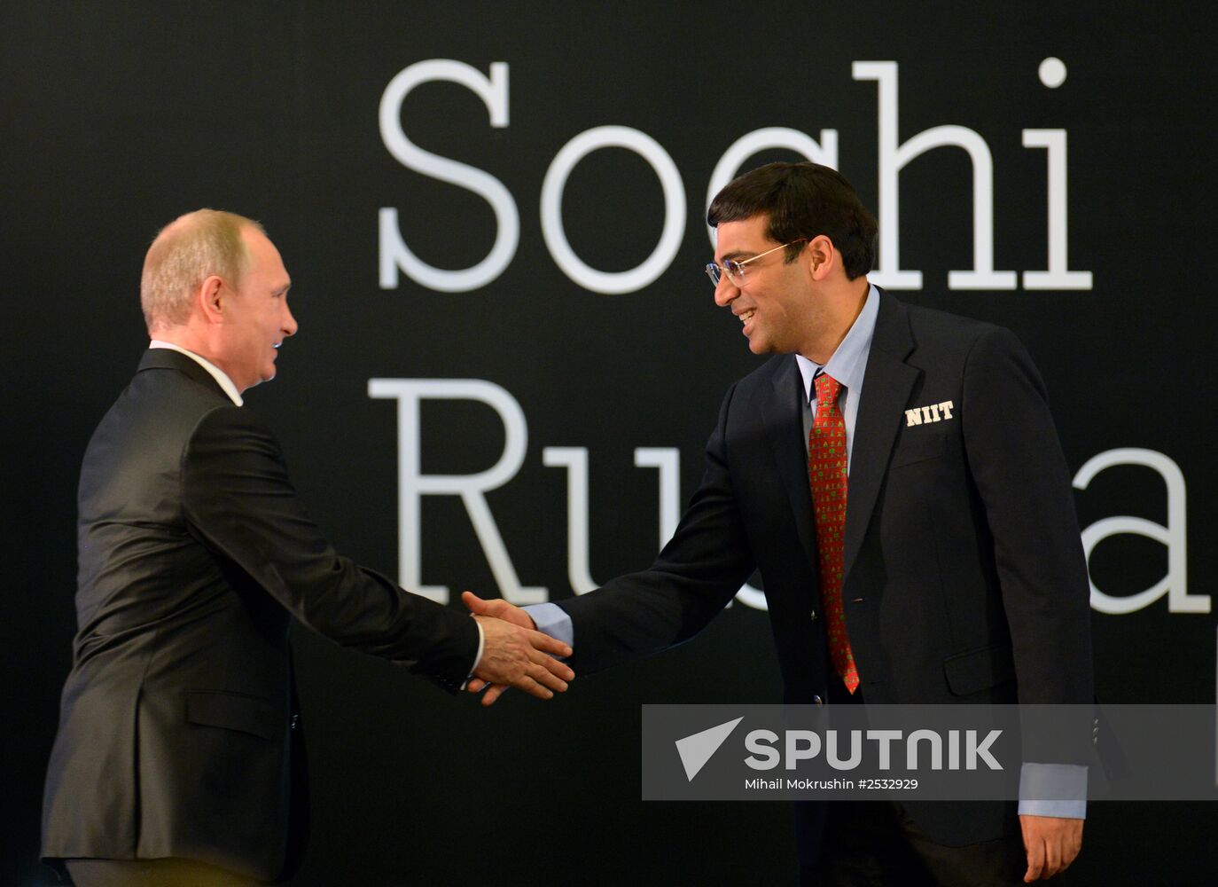 Vladimir Putin attends award ceremony for world chess champion