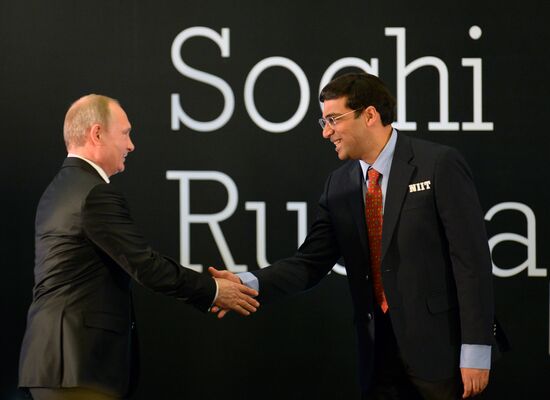 Vladimir Putin attends award ceremony for world chess champion