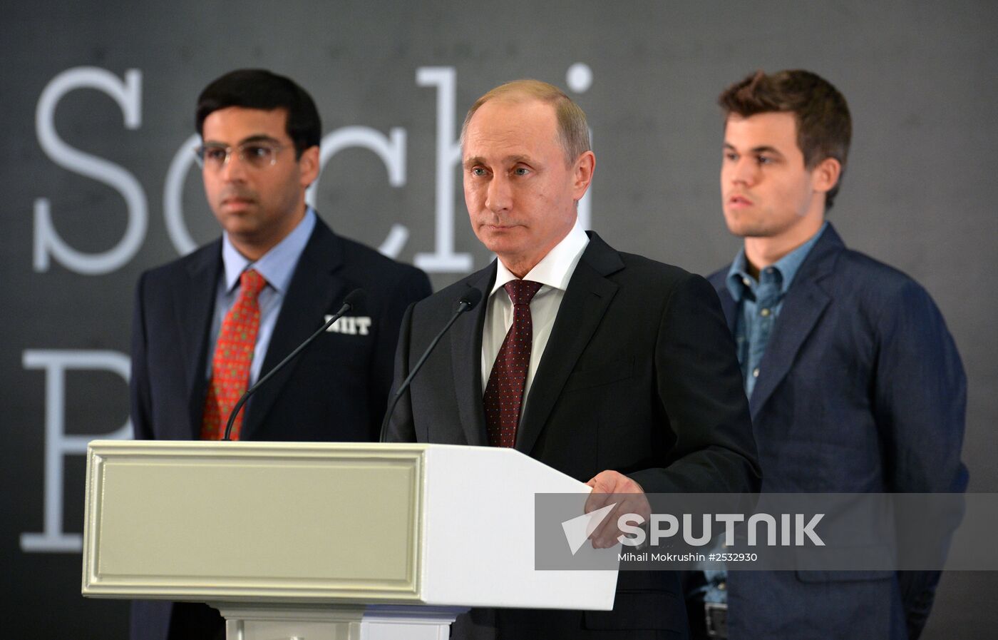Vladimir Putin attends award ceremony for world chess champion