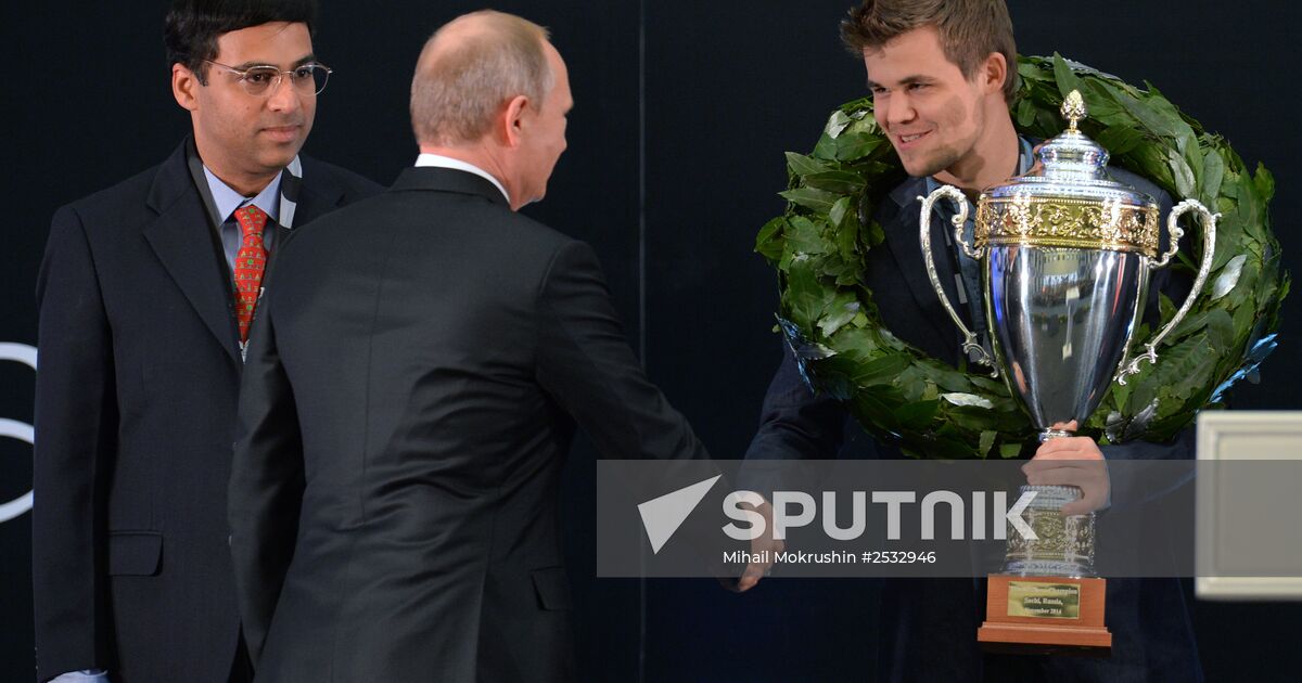 World Chess Championship closing ceremony: Putin speaks and Carlsen  receives his prizes