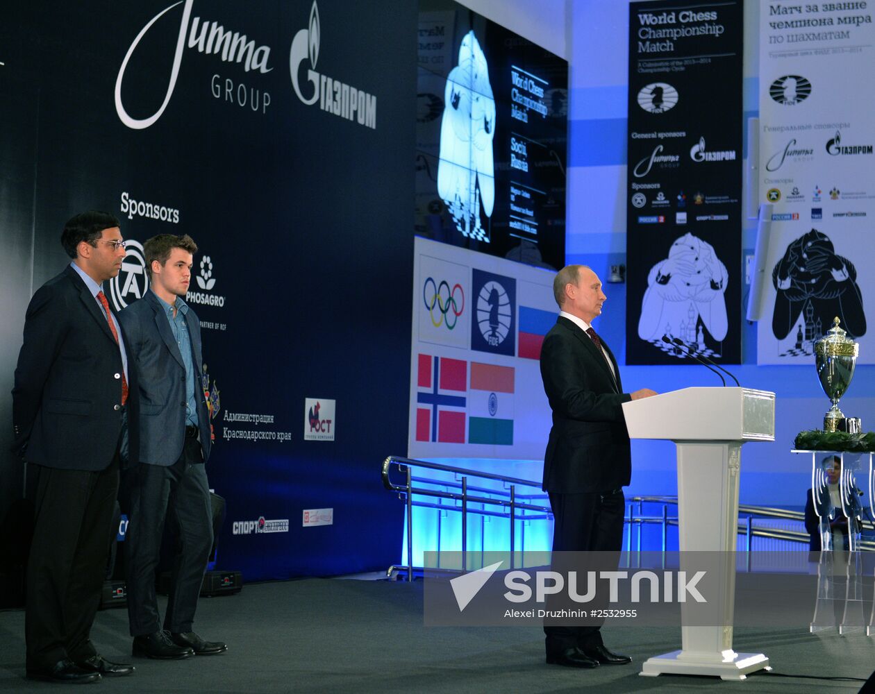 Vladimir Putin attends award ceremony for world chess champion