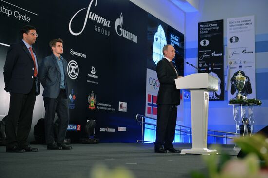 Vladimir Putin attends award ceremony for world chess champion