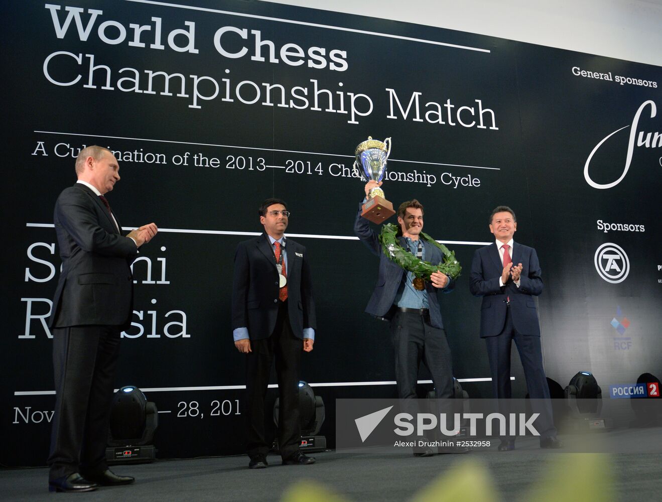 Vladimir Putin attends award ceremony for world chess champion
