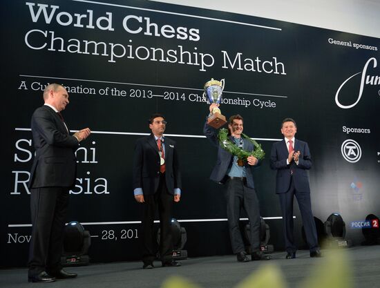 Vladimir Putin attends award ceremony for world chess champion