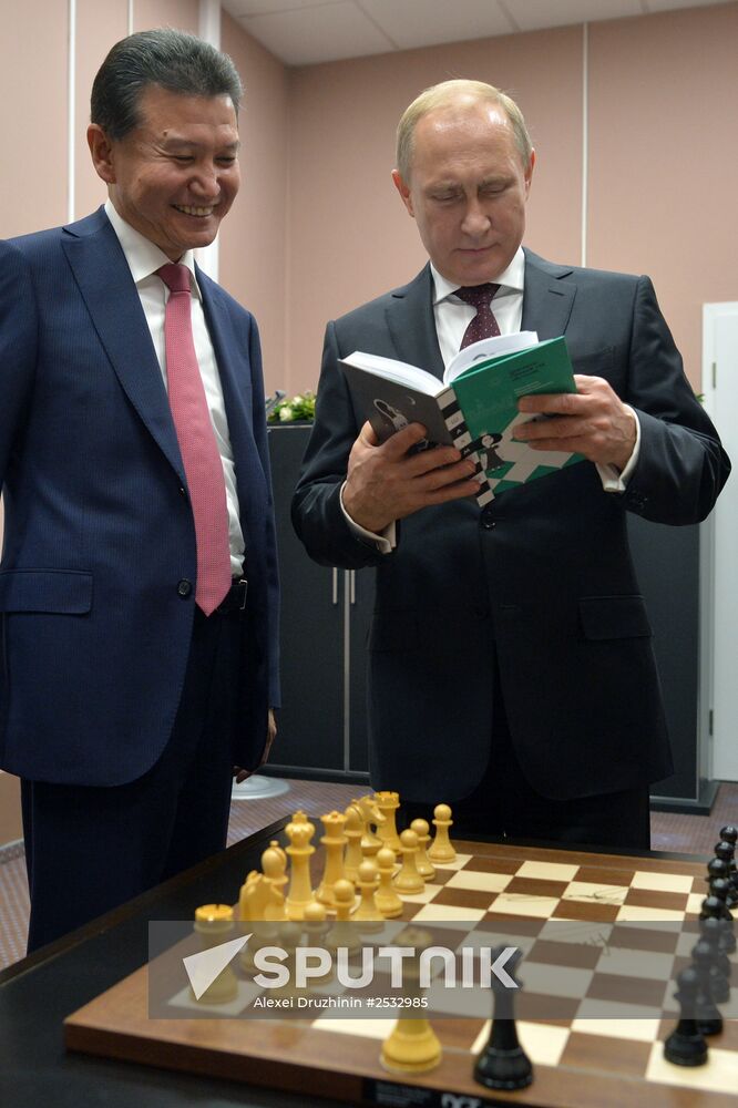 Vladimir Putin attends award ceremony for world chess champion