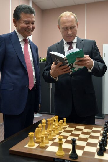 Vladimir Putin attends award ceremony for world chess champion