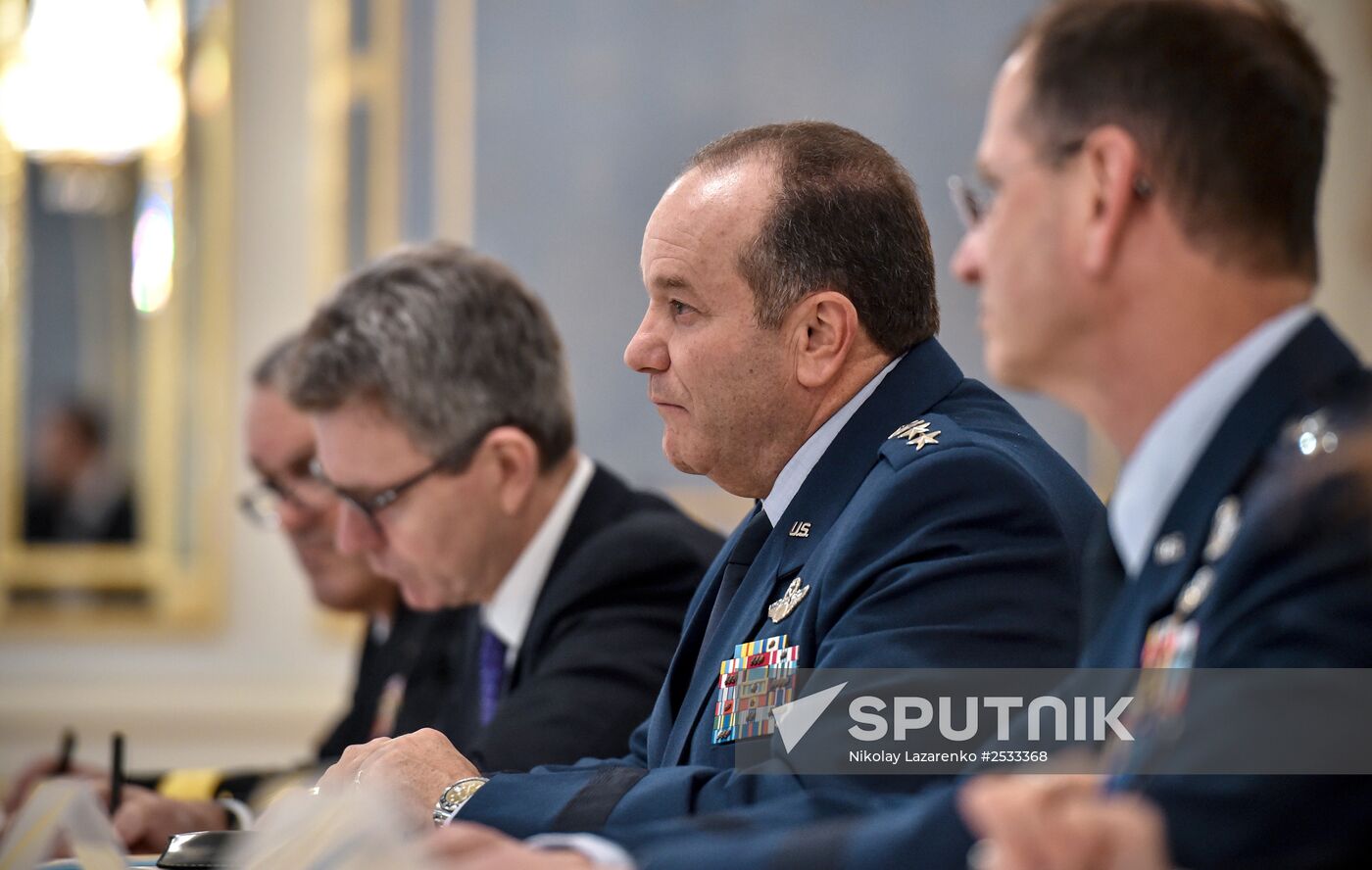 Petro Poroshenko meets with Philip Breedlove in Kiev