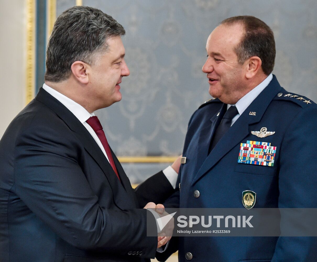 Petro Poroshenko meets with Philip Breedlove in Kiev