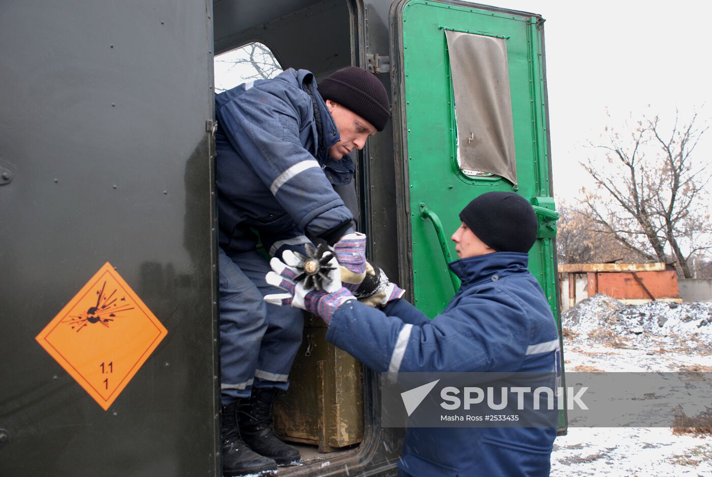 Deactivating explosives in Donbas