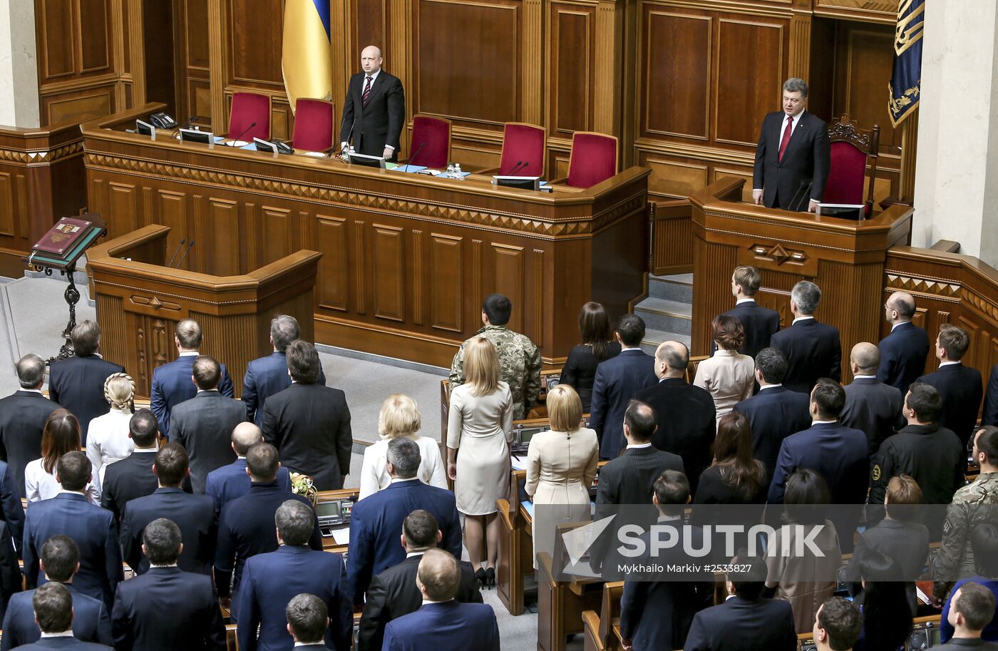 Ukraine parliament holds first session