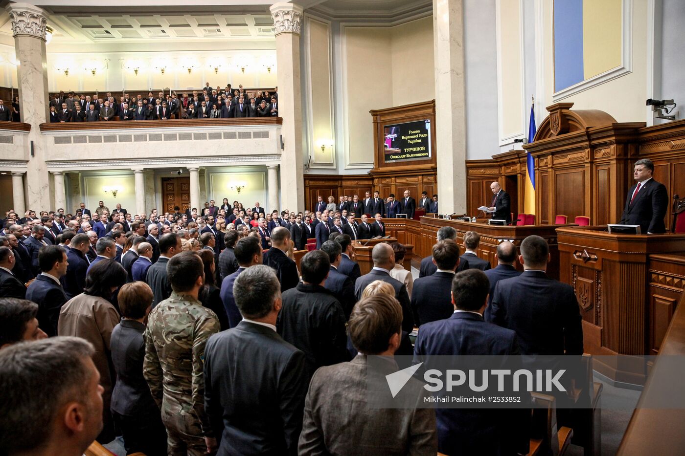 Ukraine parliament holds first session