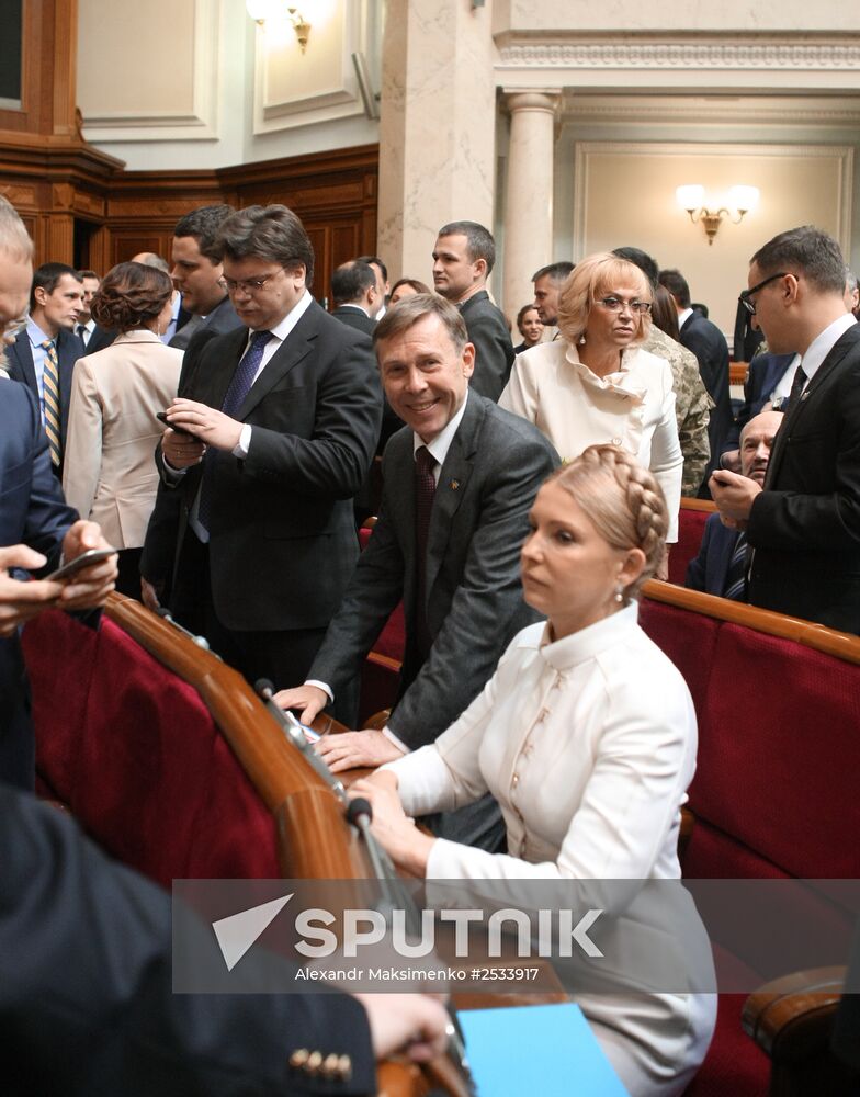 Ukraine parliament holds first session