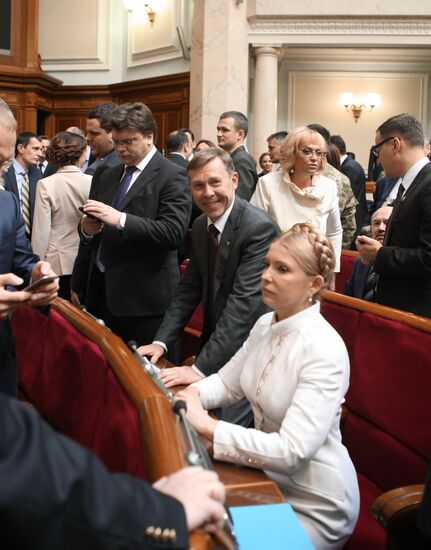 Ukraine parliament holds first session