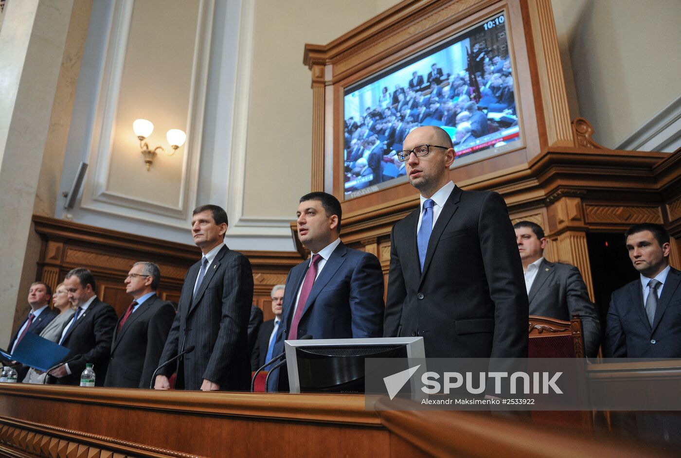 Ukraine parliament holds first session