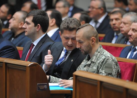 Ukraine parliament holds first session
