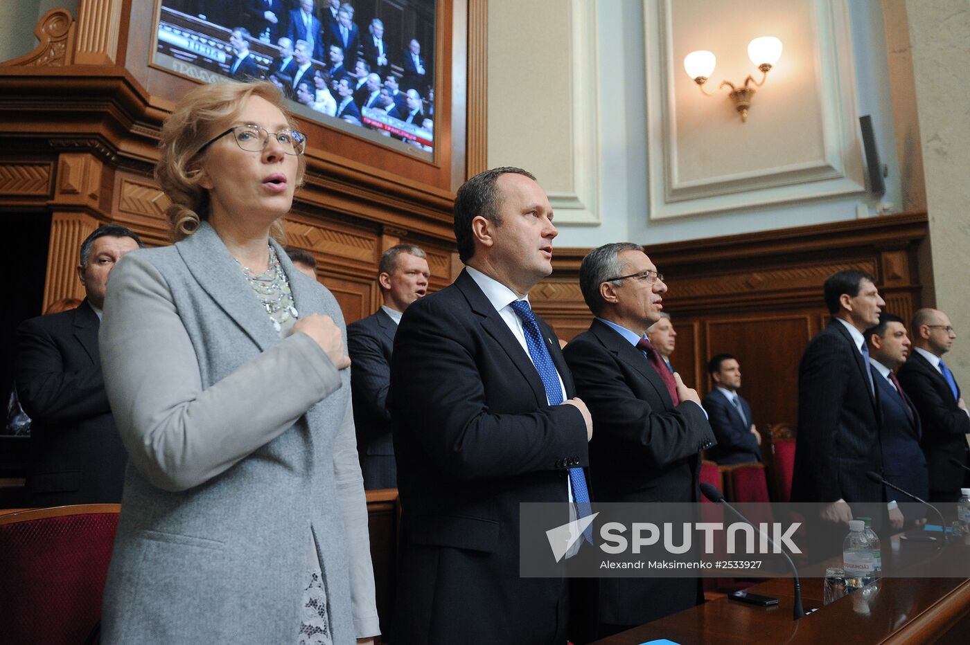 Ukraine parliament holds first session