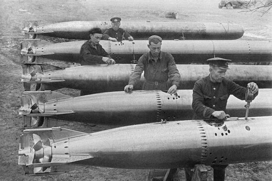 Aircraft torpedoes