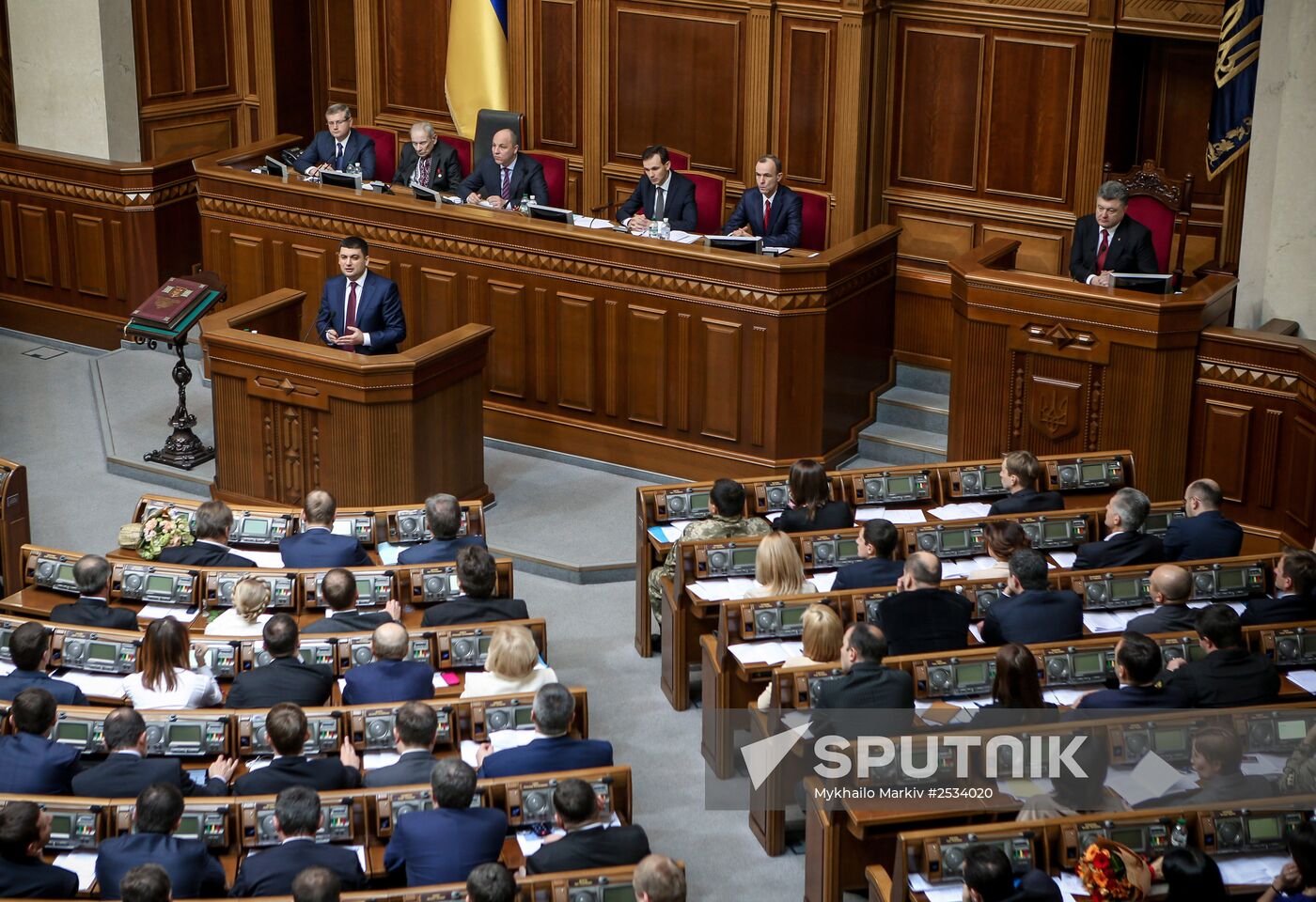 Ukraine parliament holds first session