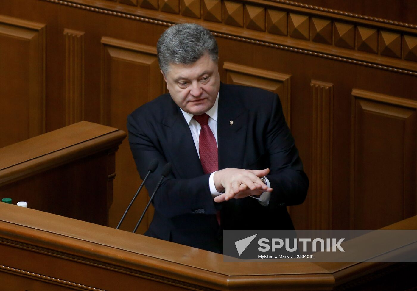 Ukraine parliament holds first session