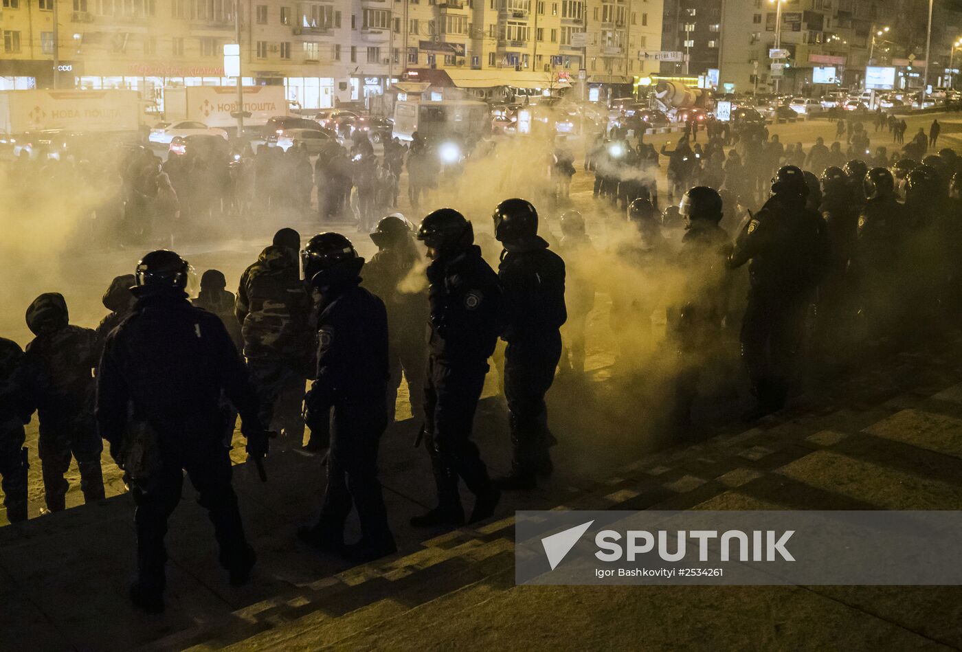 Football fans nearly disrupt Ani Lorak's concert in Kiev