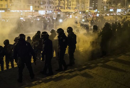 Football fans nearly disrupt Ani Lorak's concert in Kiev