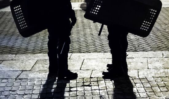 Football fans nearly disrupt Ani Lorak's concert in Kiev