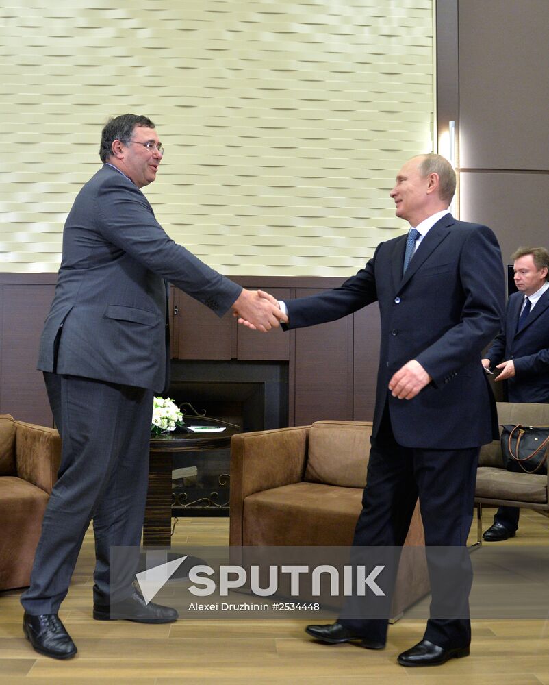 Vladimir Putin meets with Patrick Pouyanné, new CEO of Total