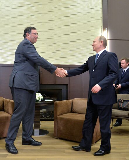 Vladimir Putin meets with Patrick Pouyanné, new CEO of Total