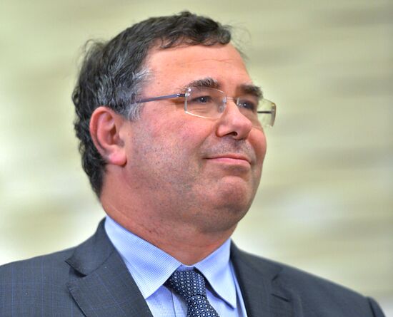 Vladimir Putin meets with Patrick Pouyanné, new CEO of Total