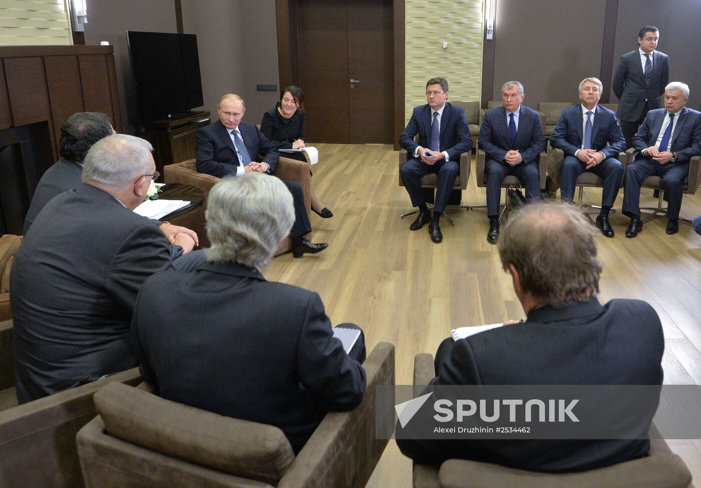Vladimir Putin meets with Patrick Pouyanné, new CEO of Total