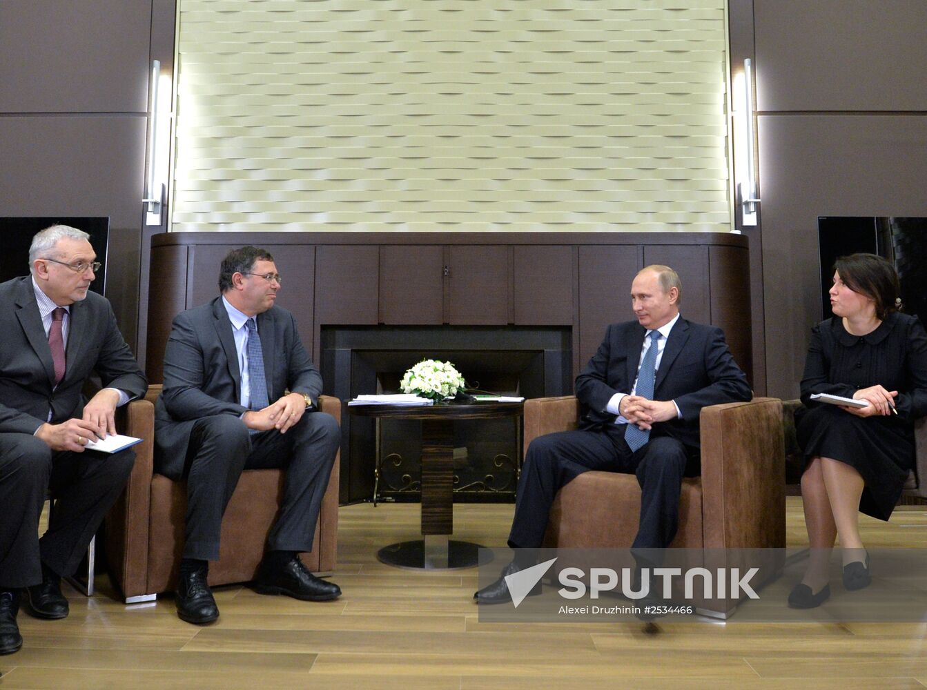 Vladimir Putin meets with Patrick Pouyanné, new CEO of Total