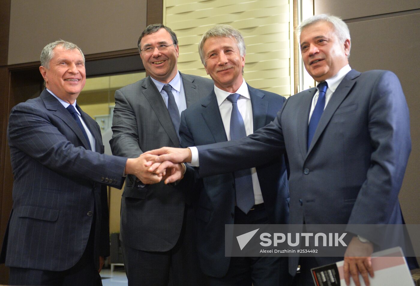 Vladimir Putin meets with Patrick Pouyanné, new CEO of Total