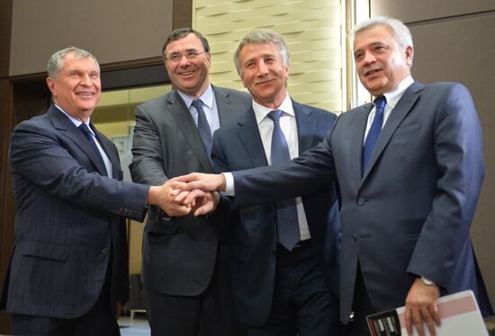Vladimir Putin meets with Patrick Pouyanné, new CEO of Total