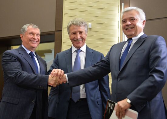 Vladimir Putin meets with Patrick Pouyanné, new CEO of Total