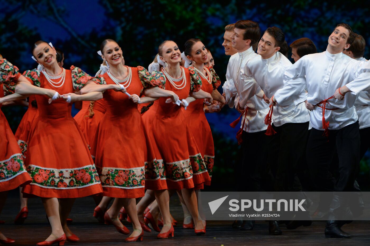 Igor Moiseyev's Folk Dance Company performs at Bolshoi Theatre