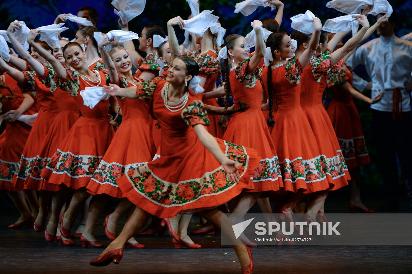 Igor Moiseyev's Folk Dance Company performs at Bolshoi Theatre