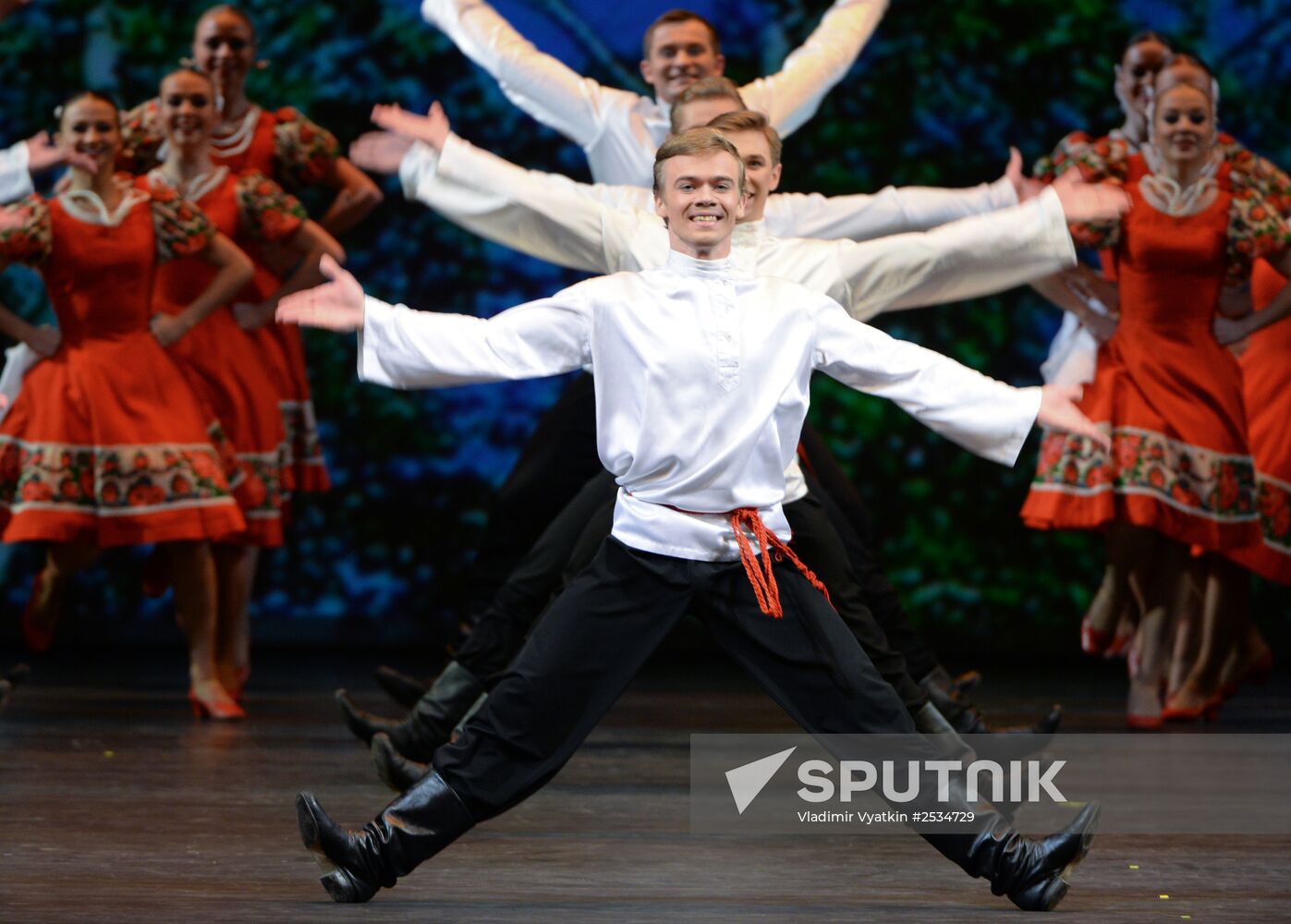 Igor Moiseyev's Folk Dance Company performs at Bolshoi Theatre