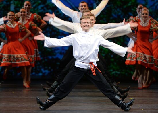 Igor Moiseyev's Folk Dance Company performs at Bolshoi Theatre