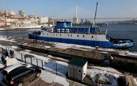 Russian 'Bear' pulls Eastern Bosphorus ferry