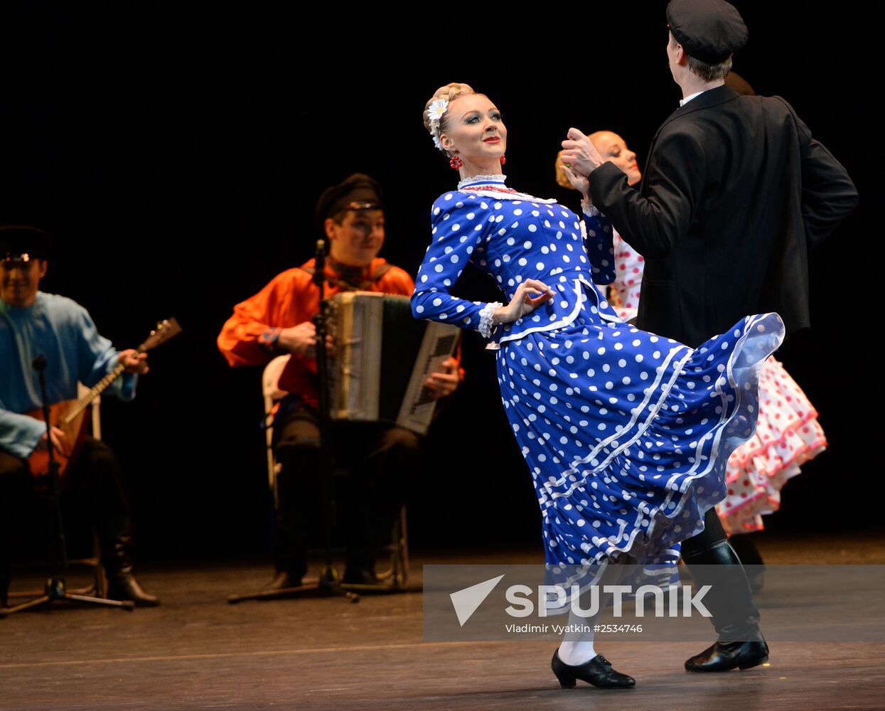 Igor Moiseyev's Folk Dance Company performs at Bolshoi Theatre