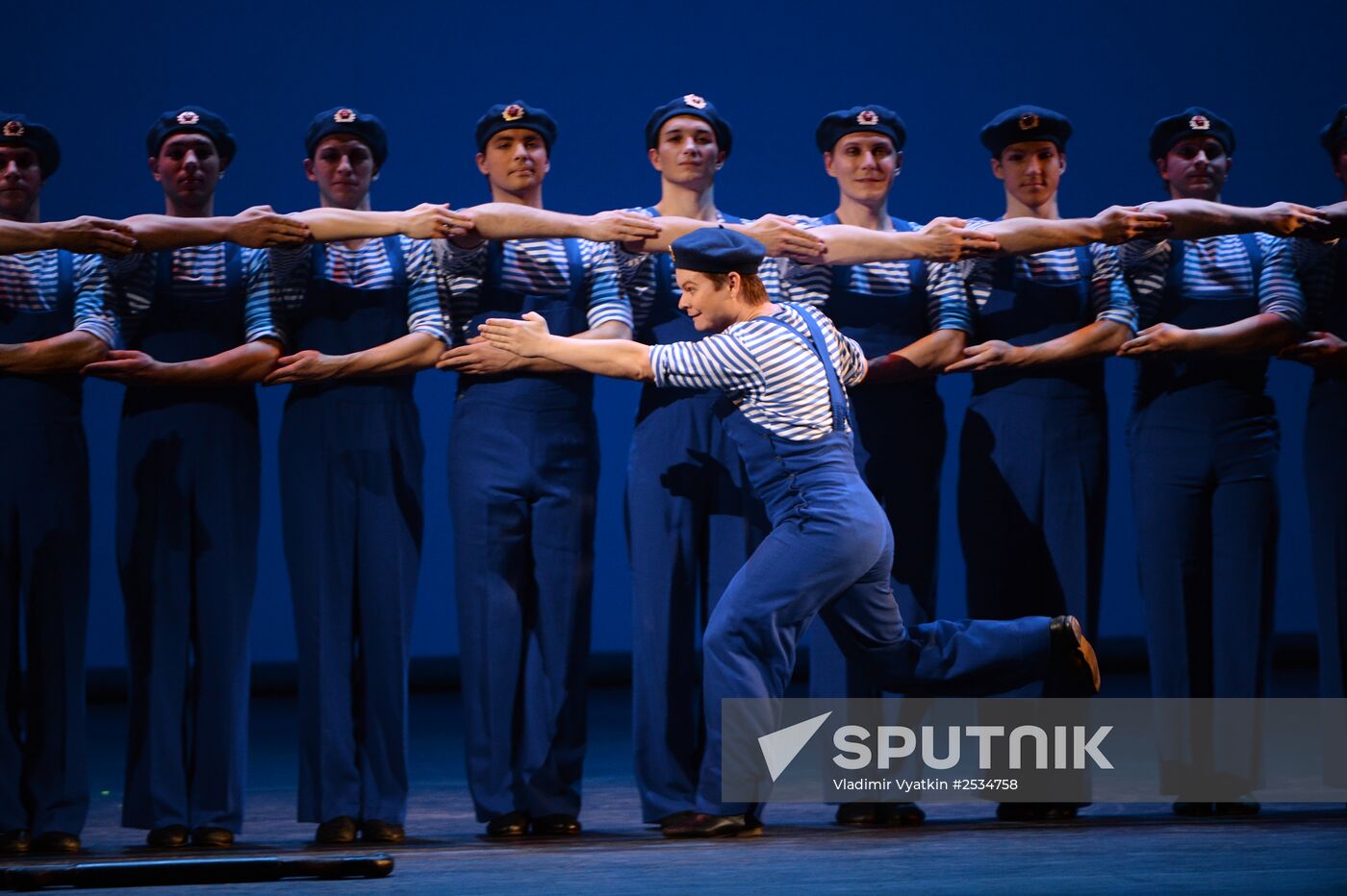 Igor Moiseyev's Folk Dance Company performs at Bolshoi Theatre