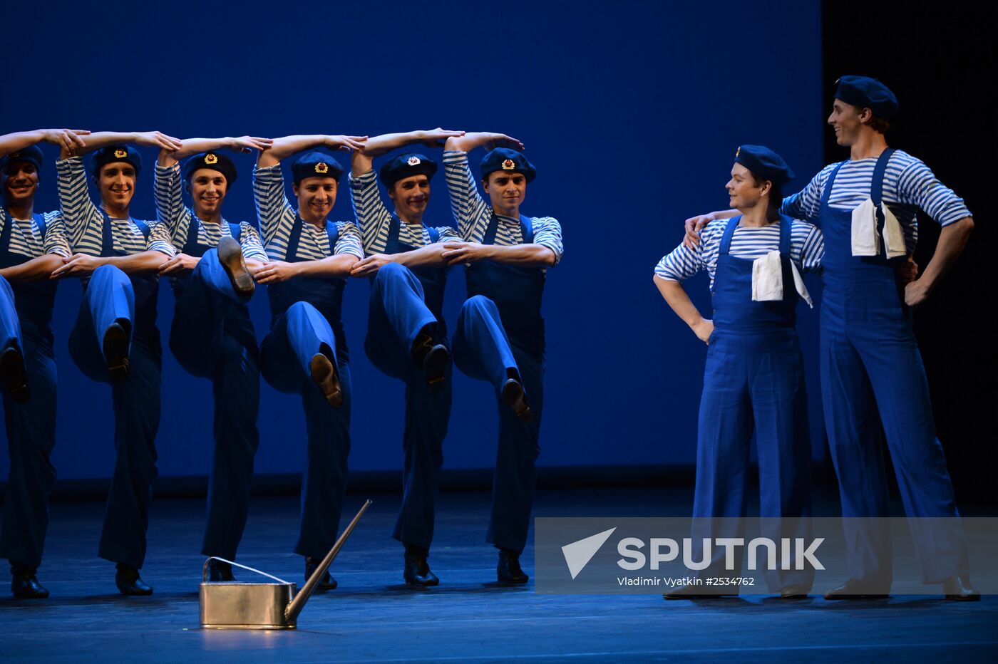 Igor Moiseyev's Folk Dance Company performs at Bolshoi Theatre