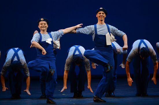 Igor Moiseyev's Folk Dance Company performs at Bolshoi Theatre