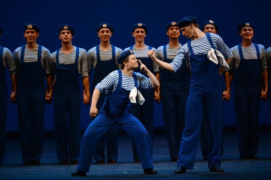 Igor Moiseyev's Folk Dance Company performs at Bolshoi Theatre